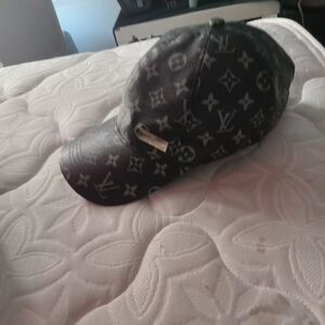 Louis vuttion leather hqt